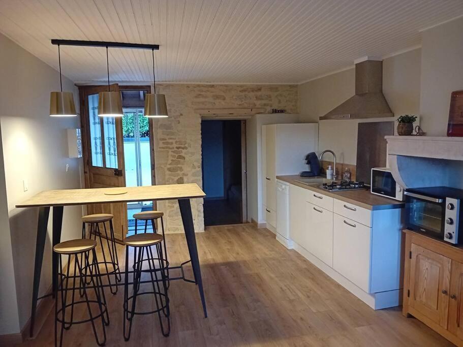 Petite Maison En Pierre Au Calme Avec Exterieur Montbellet Exteriér fotografie